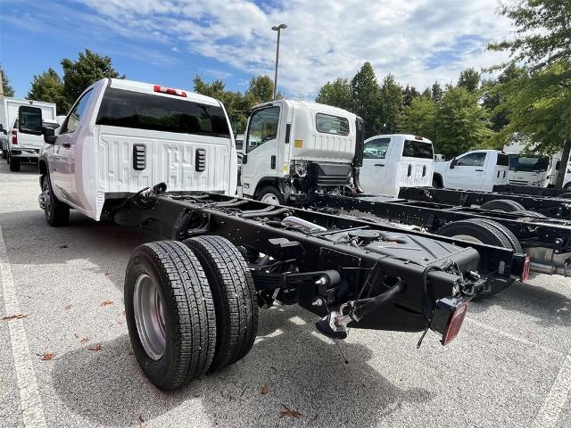 2024 Chevrolet Silverado 3500 HD Chassis Cab Vehicle Photo in ALCOA, TN 37701-3235