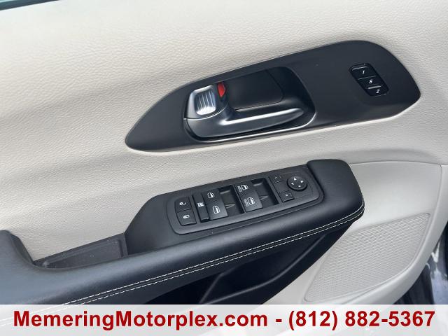 2022 Chrysler Pacifica Vehicle Photo in VINCENNES, IN 47591-5519