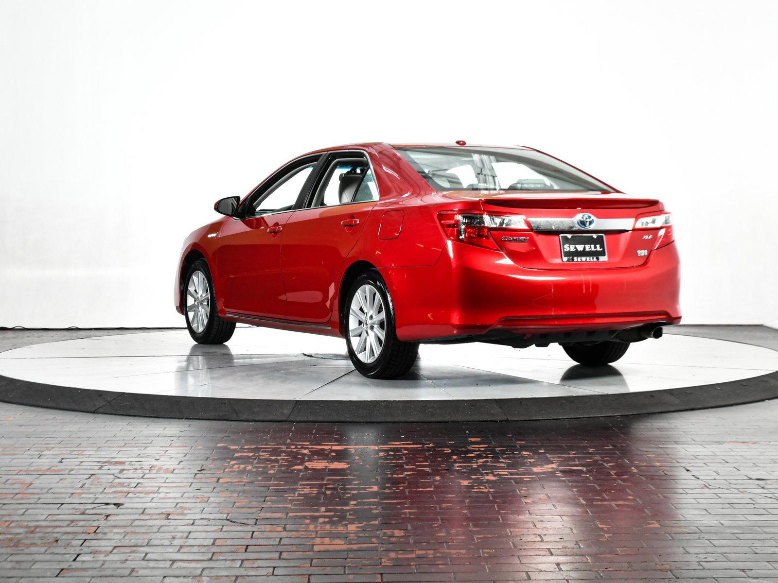 2013 Toyota Camry Hybrid Vehicle Photo in DALLAS, TX 75235