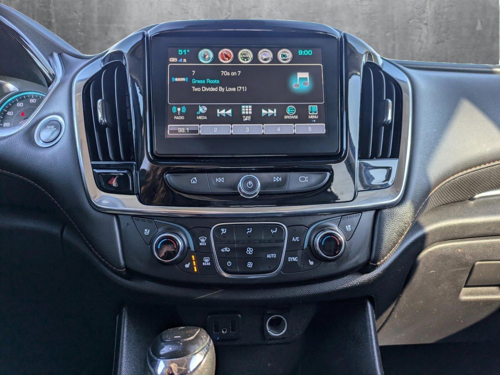 2019 Chevrolet Traverse Vehicle Photo in VALENCIA, CA 91355-1705