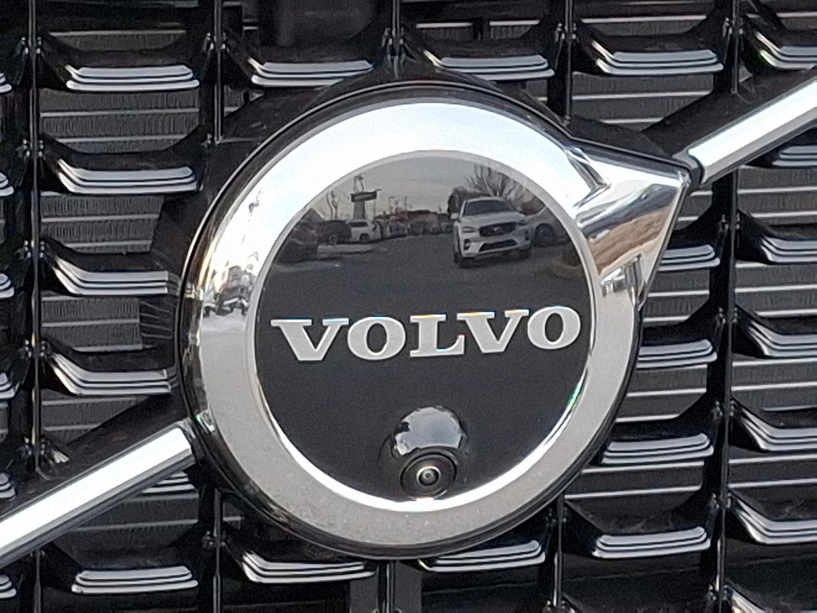 2025 Volvo XC60 Vehicle Photo in Trevose, PA 19053