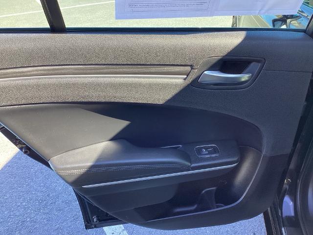 2022 Chrysler 300 Vehicle Photo in Gardner, MA 01440