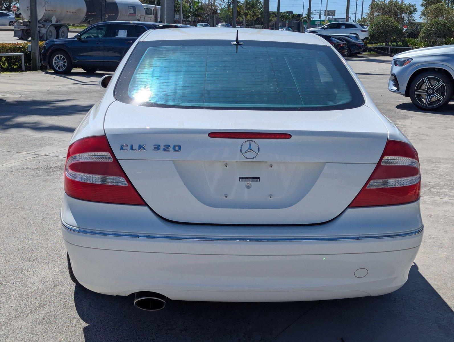 2005 Mercedes-Benz CLK-Class Vehicle Photo in Fort Lauderdale, FL 33316