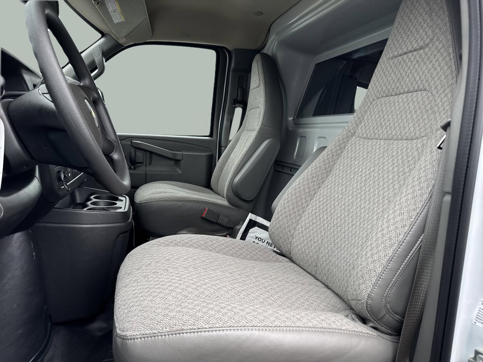 2024 Chevrolet Express Cargo 2500 Vehicle Photo in GEORGETOWN, TX 78626-7508