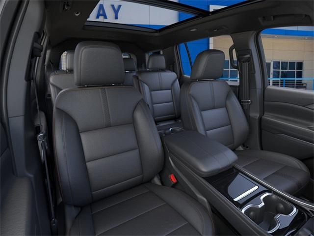 2025 Chevrolet Traverse Vehicle Photo in ENGLEWOOD, CO 80113-6708