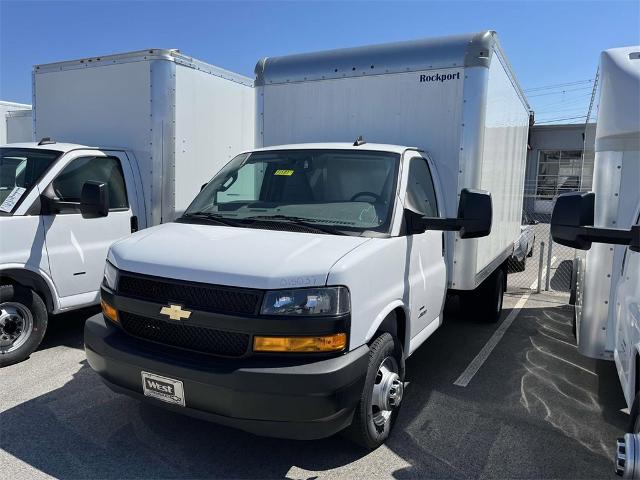 2023 Chevrolet Express Cutaway 4500 Vehicle Photo in ALCOA, TN 37701-3235