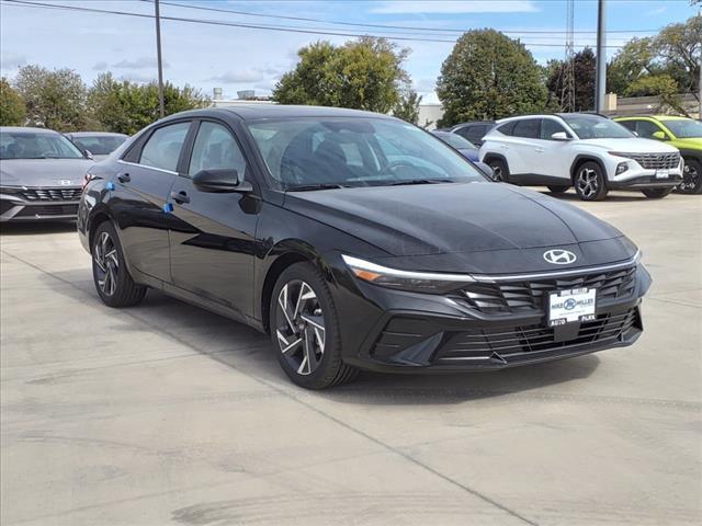 2025 Hyundai ELANTRA Vehicle Photo in Peoria, IL 61615