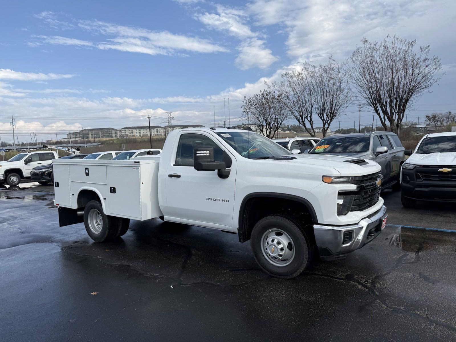 2025 Chevrolet Silverado 3500 HD Chassis Cab Vehicle Photo in GEORGETOWN, TX 78626-7508