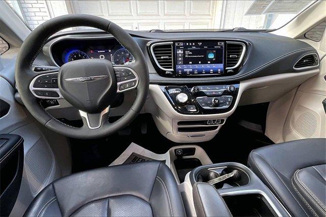 2023 Chrysler PACIFICA Vehicle Photo in INDEPENDENCE, MO 64055-1314