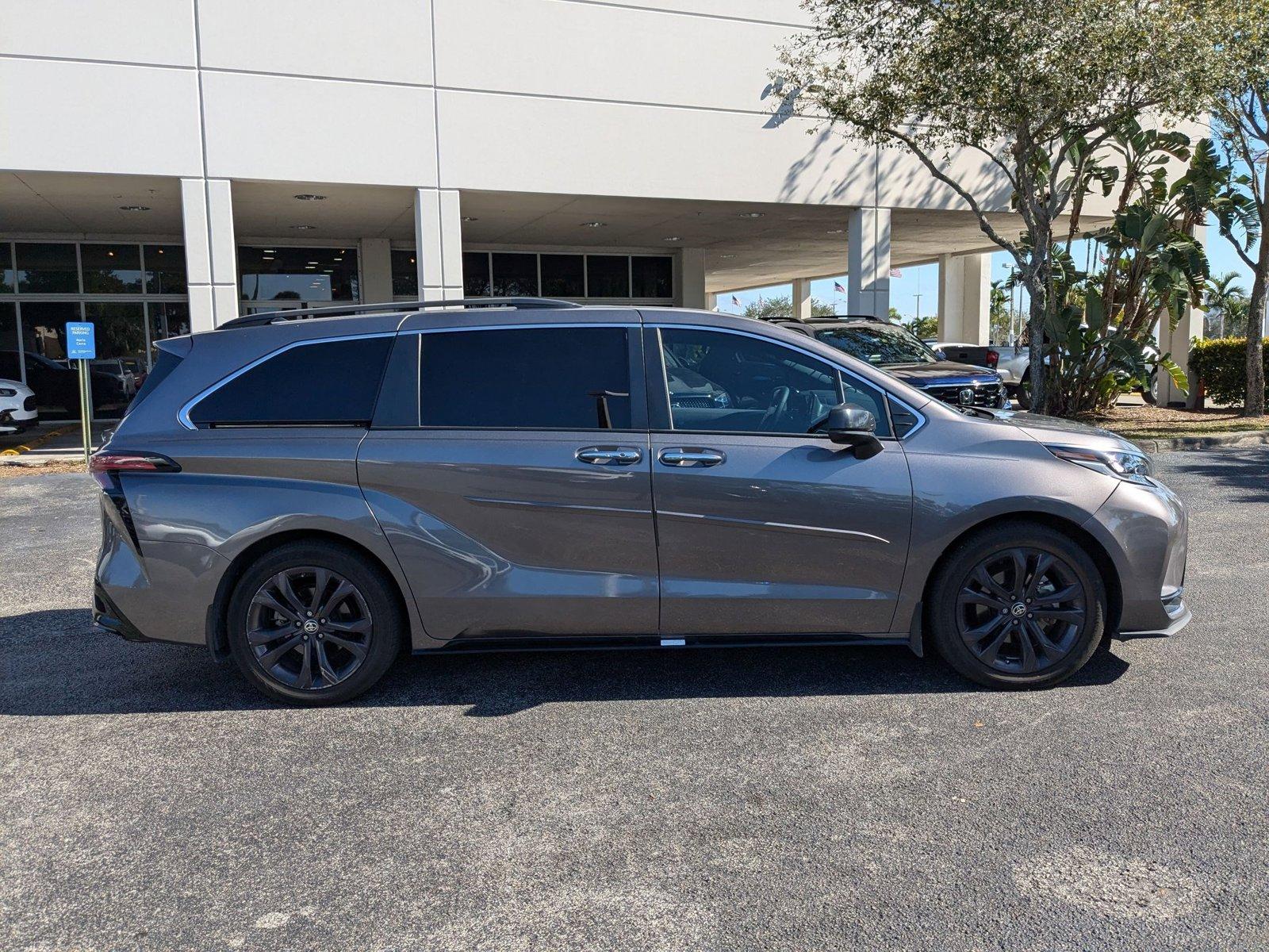 2022 Toyota Sienna Vehicle Photo in Miami, FL 33015