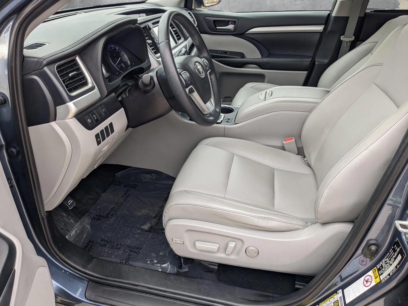 2019 Toyota Highlander Vehicle Photo in Davie, FL 33331