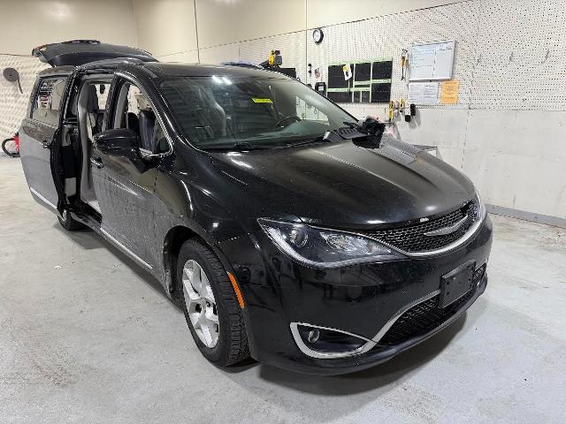 2017 Chrysler Pacifica Vehicle Photo in Kaukauna, WI 54130