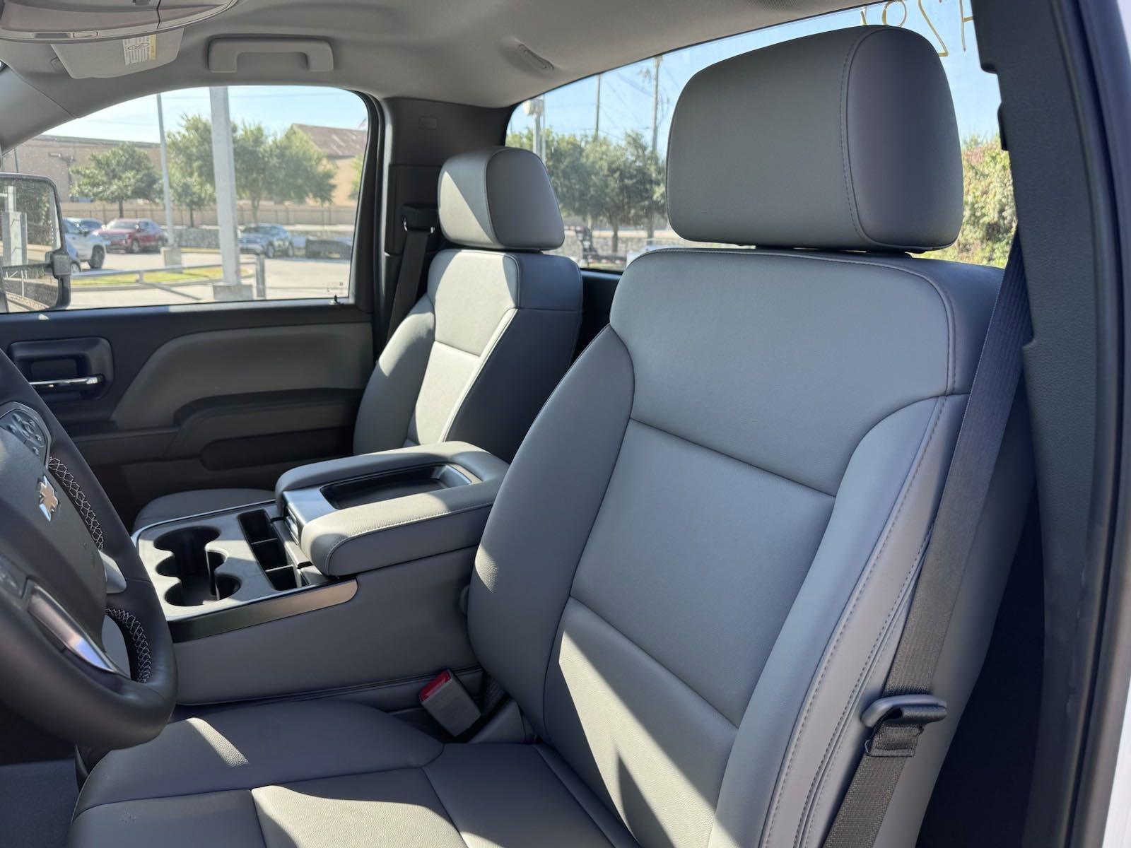 2024 Chevrolet Silverado 6500 HD Vehicle Photo in GEORGETOWN, TX 78626-7508