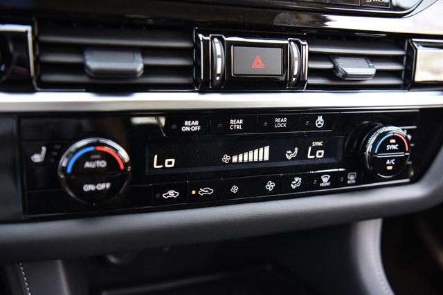 2025 Nissan Pathfinder Vehicle Photo in Ballwin, MO 63011