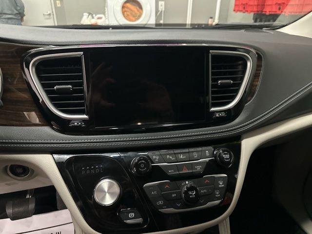 2022 Chrysler Pacifica Vehicle Photo in MEDINA, OH 44256-9631