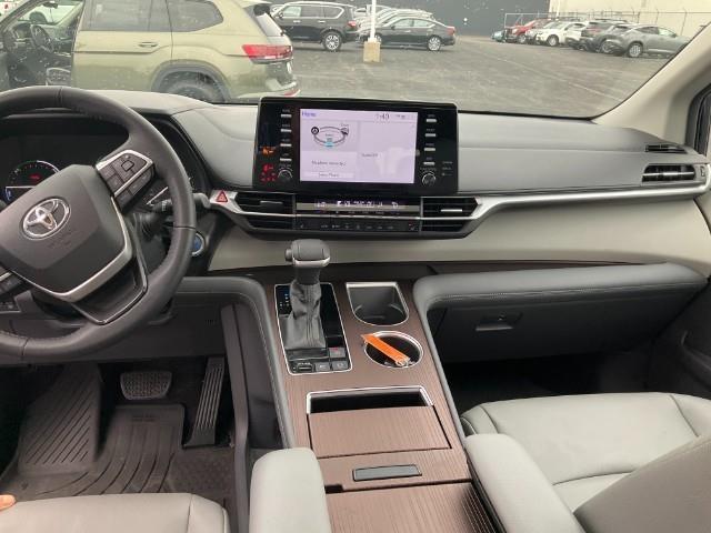 2021 Toyota Sienna Vehicle Photo in Oshkosh, WI 54904