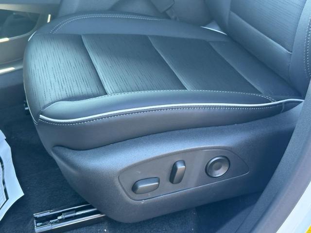 2025 Buick Enclave Vehicle Photo in COLUMBIA, MO 65203-3903