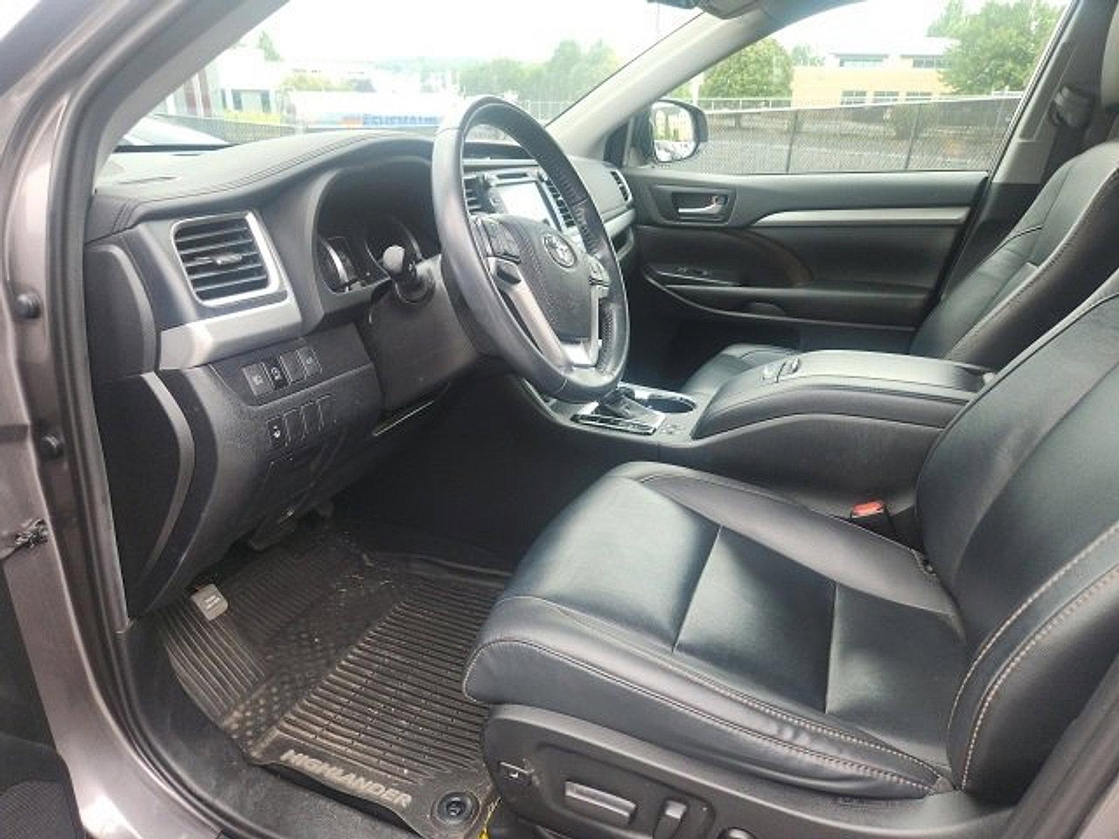 2019 Toyota Highlander Vehicle Photo in Harrisburg, PA 17111