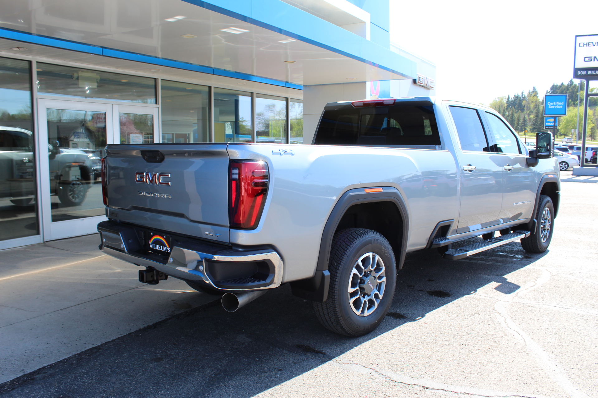 View vehicle photo 3
