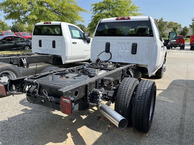 2024 Chevrolet Silverado 3500 HD Chassis Cab Vehicle Photo in ALCOA, TN 37701-3235