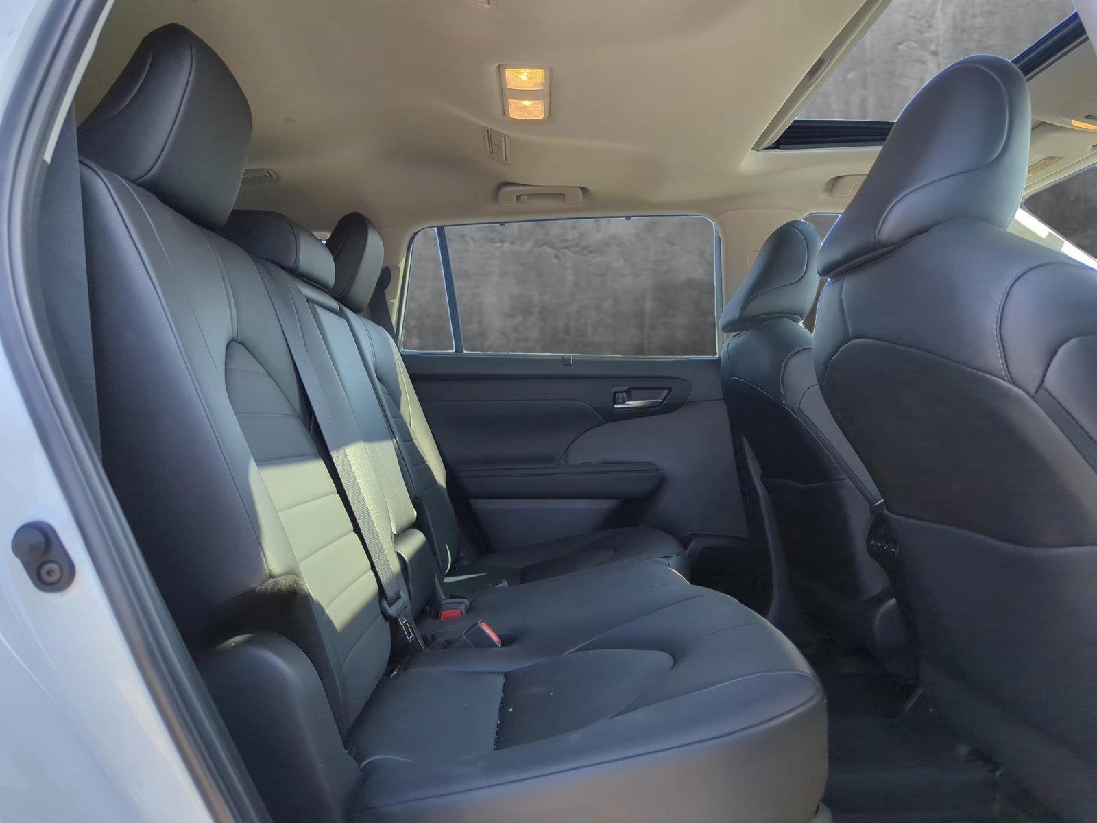 2024 Toyota Highlander Vehicle Photo in Memphis, TN 38125