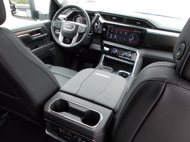 2025 GMC Sierra 2500 HD Vehicle Photo in LOWELL, MA 01852-4336