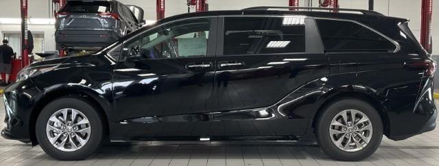 2025 Toyota Sienna Vehicle Photo in Oshkosh, WI 54904