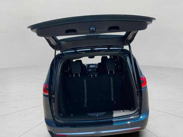 2025 Chrysler Pacifica Vehicle Photo in Kaukauna, WI 54130