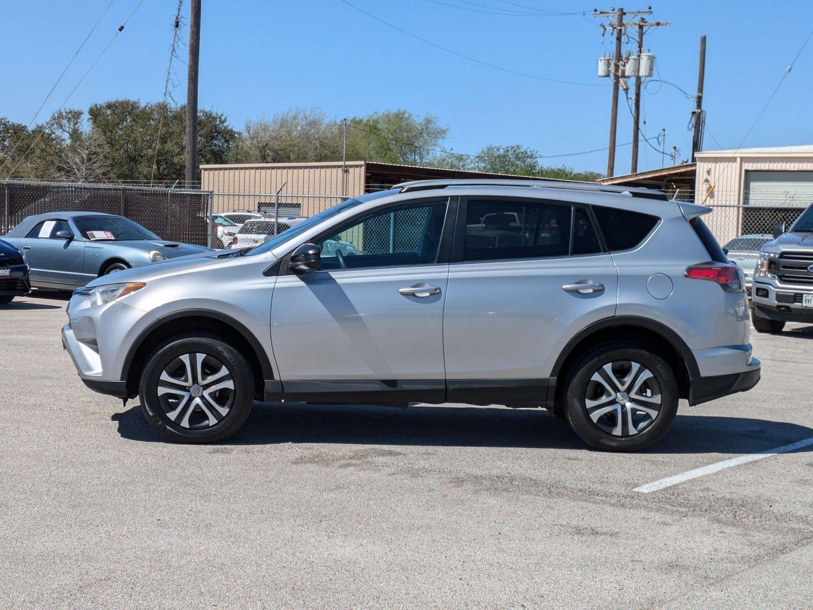 2018 Toyota RAV4 Vehicle Photo in Corpus Christi, TX 78415