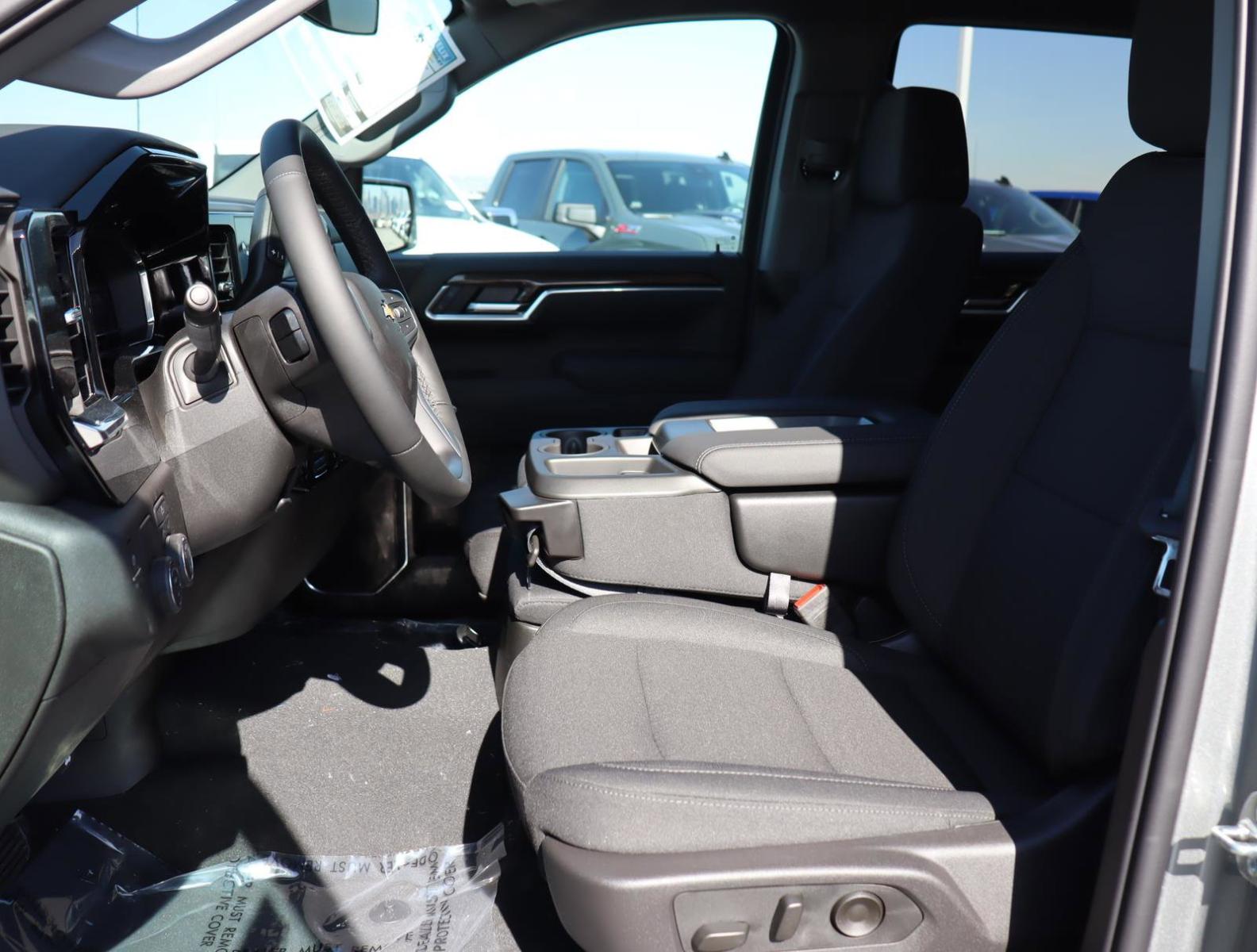 2025 Chevrolet Silverado 1500 Vehicle Photo in LOS ANGELES, CA 90007-3794