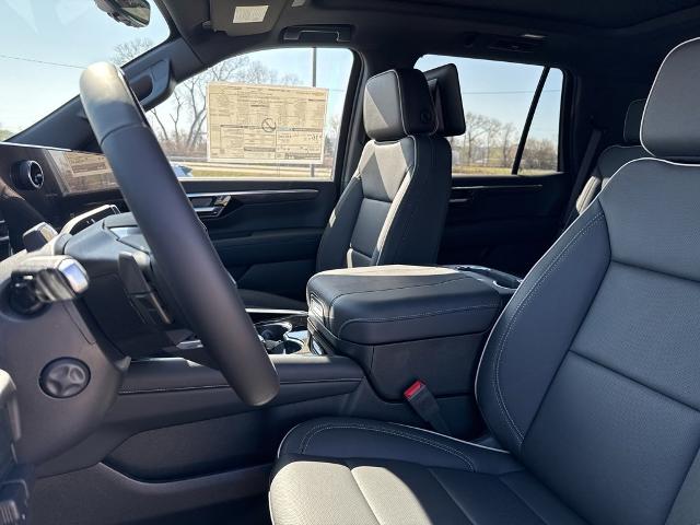 2025 Chevrolet Tahoe Vehicle Photo in MANHATTAN, KS 66502-5036