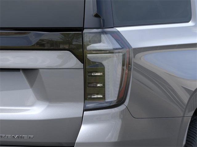2025 Chevrolet Suburban Vehicle Photo in ENGLEWOOD, CO 80113-6708
