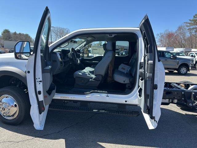 2025 Ford Super Duty F-450 DRW Vehicle Photo in Webster, MA 01570-1415