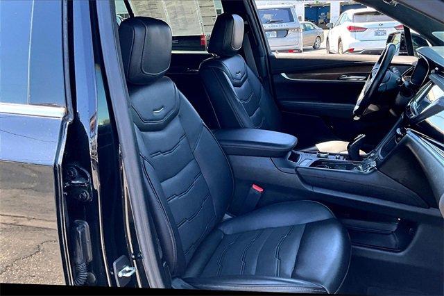 2022 Cadillac XT6 Vehicle Photo in TOPEKA, KS 66609-0000