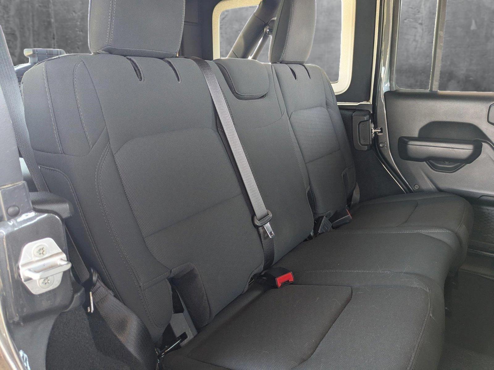 2022 Jeep Wrangler Vehicle Photo in Valencia, CA 91355