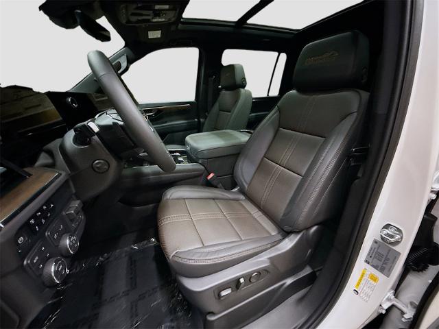 2025 Chevrolet Suburban Vehicle Photo in EVERETT, WA 98203-5662