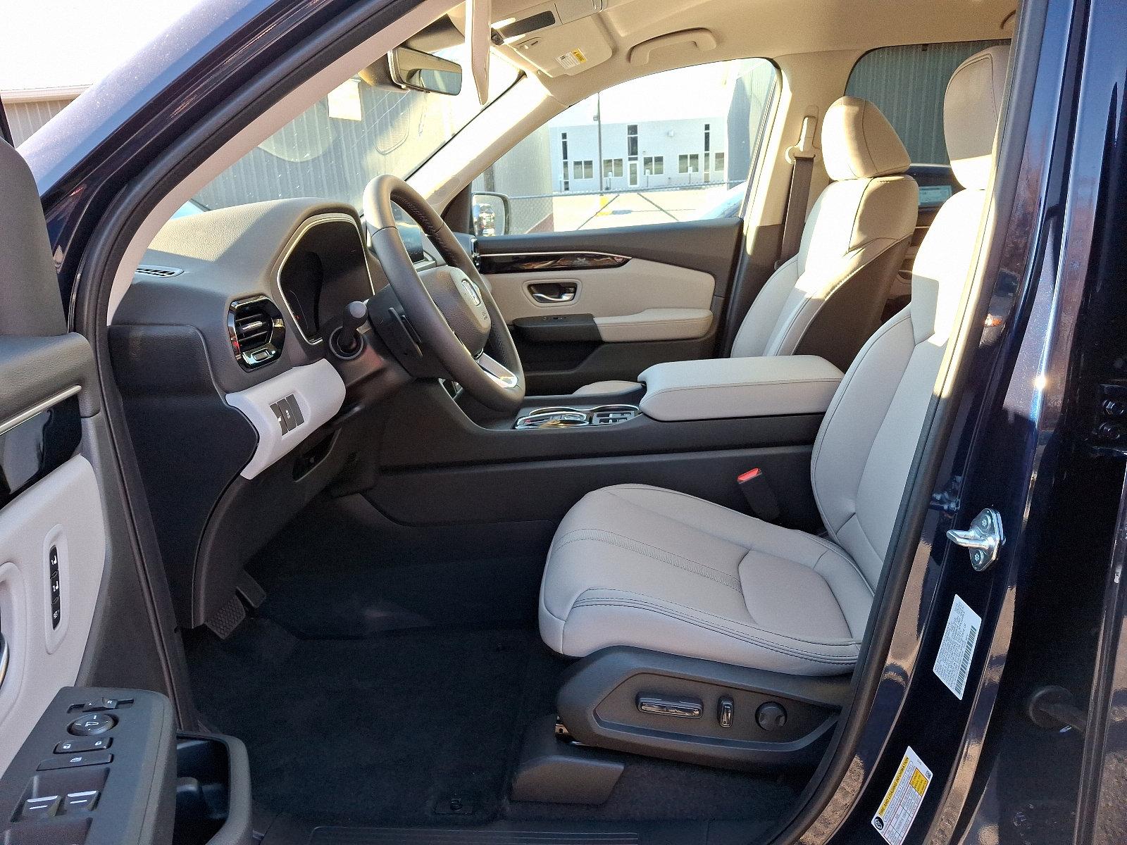 2025 Honda Pilot Vehicle Photo in Harrisburg, PA 17111