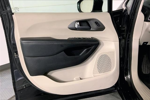 2022 Chrysler Pacifica Vehicle Photo in Kansas City, MO 64114