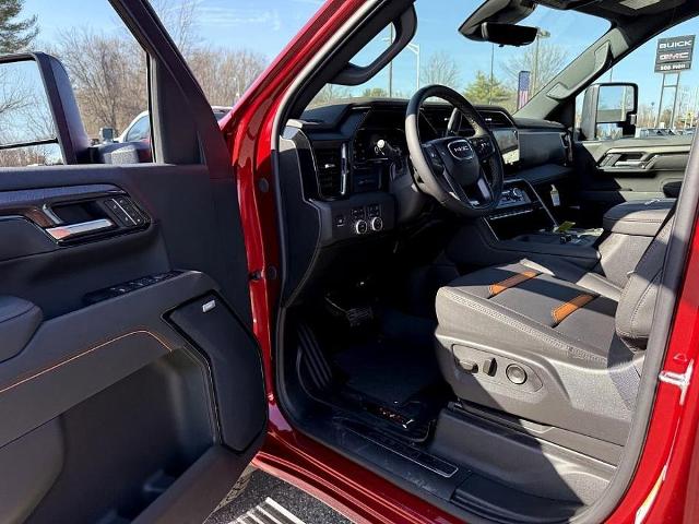 2025 GMC Sierra 3500HD Vehicle Photo in CHICOPEE, MA 01020-5001