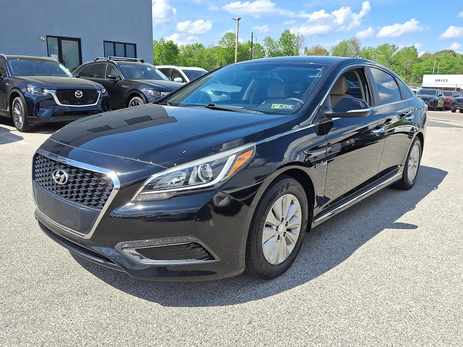 2017 Hyundai SONATA Hybrid Vehicle Photo in Trevose, PA 19053