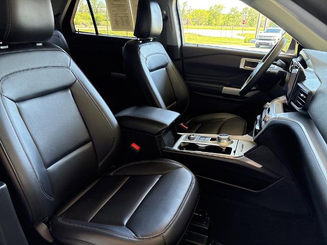 2024 Ford Explorer Vehicle Photo in MANHATTAN, KS 66502-5036