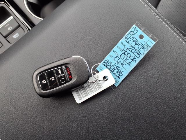 2025 Honda Pilot Vehicle Photo in Oshkosh, WI 54904