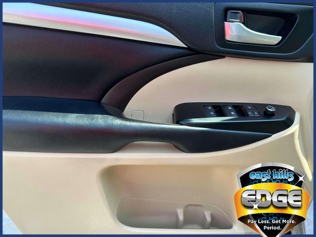 2019 Toyota Highlander Vehicle Photo in Roslyn, NY 11576
