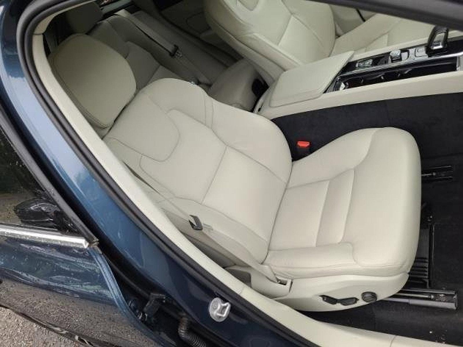 2023 Volvo XC60 Vehicle Photo in Trevose, PA 19053
