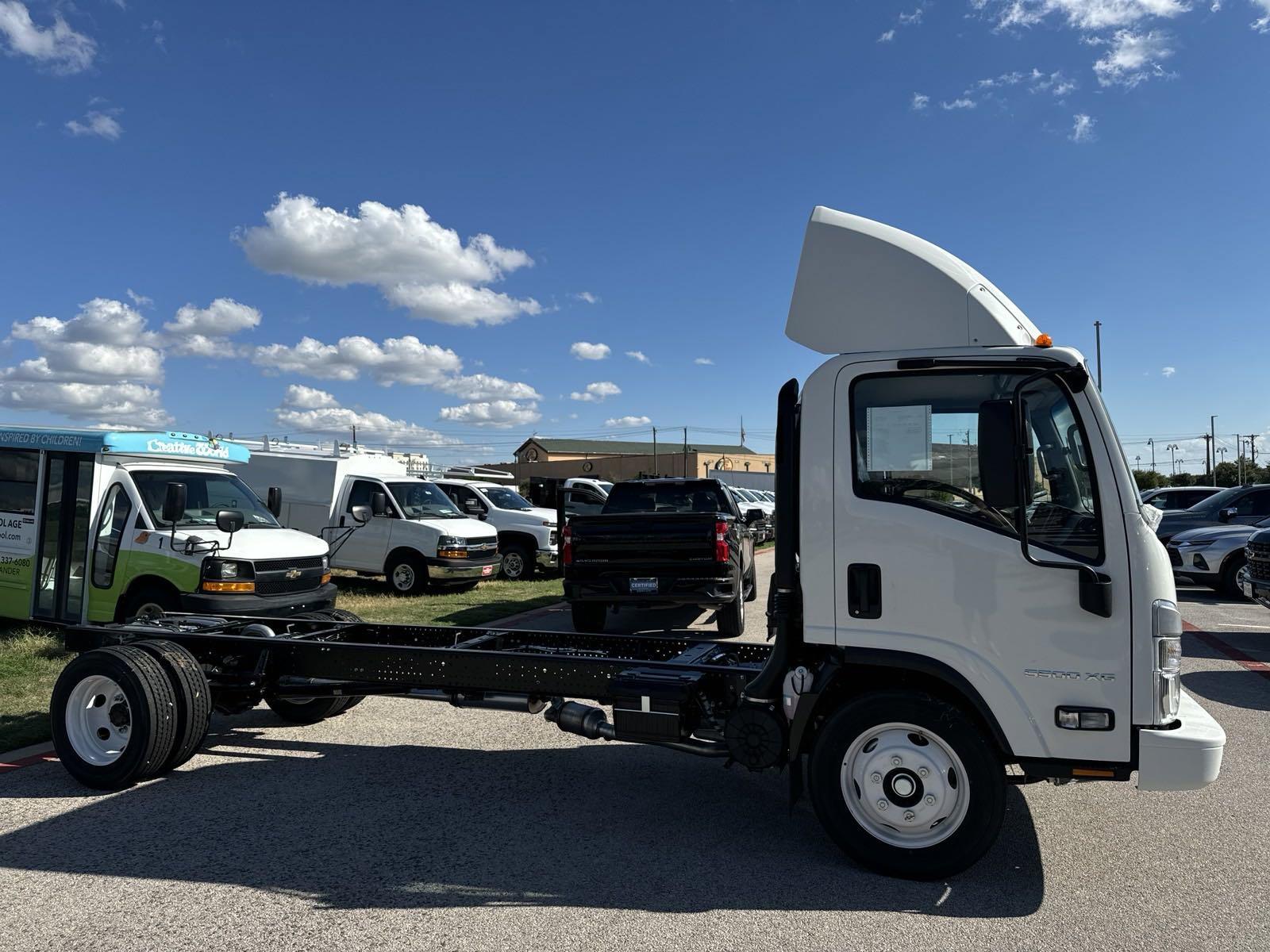 2025 Chevrolet Low Cab Forward 5500 XG Vehicle Photo in GEORGETOWN, TX 78626-7508