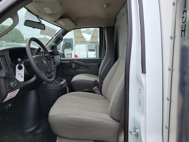 2024 Chevrolet Express Cutaway 3500 Vehicle Photo in DANBURY, CT 06810-5034