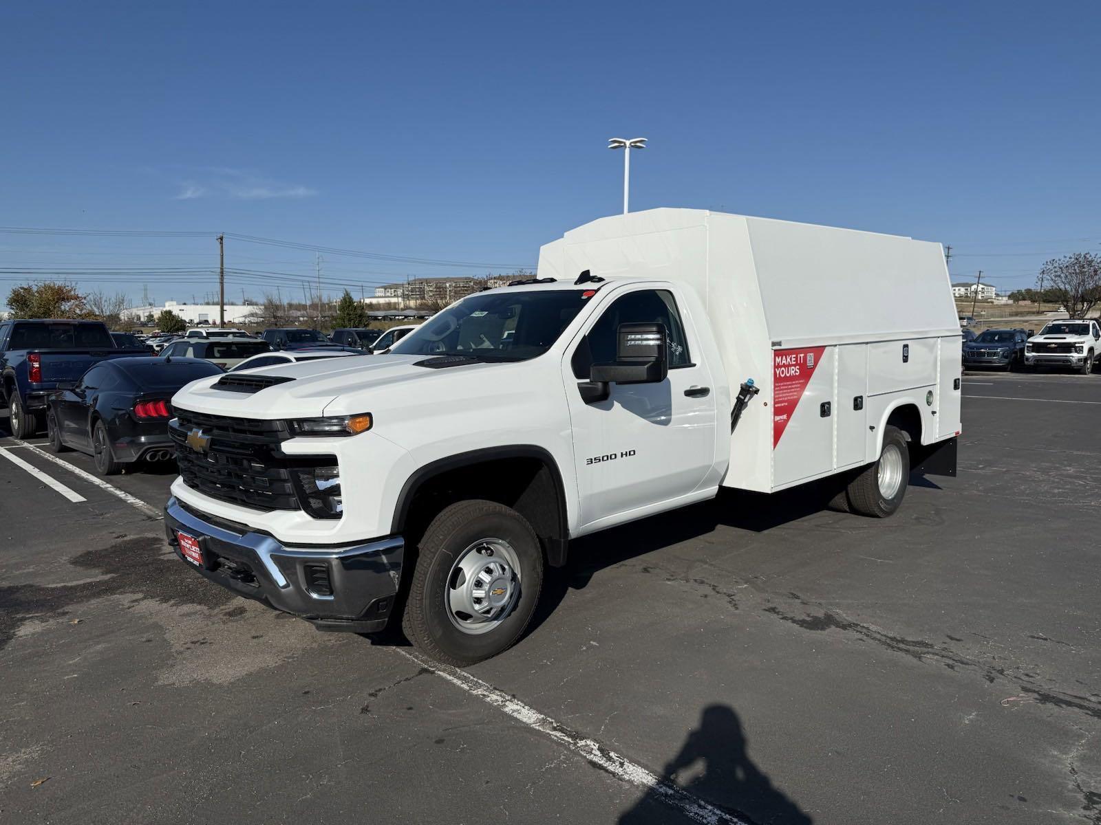 2024 Chevrolet Silverado 3500 HD Chassis Cab Vehicle Photo in GEORGETOWN, TX 78626-7508