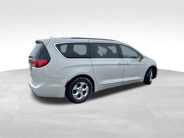 2017 Chrysler Pacifica Vehicle Photo in MEDINA, OH 44256-9631