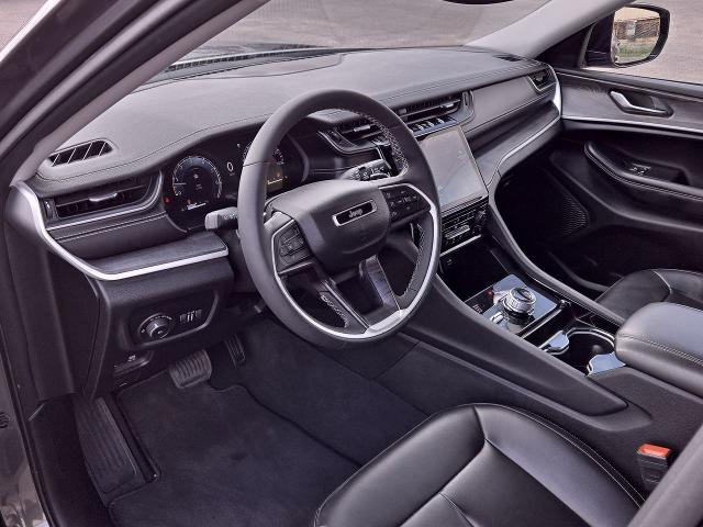 2023 Jeep Grand Cherokee L Vehicle Photo in NEDERLAND, TX 77627-8017