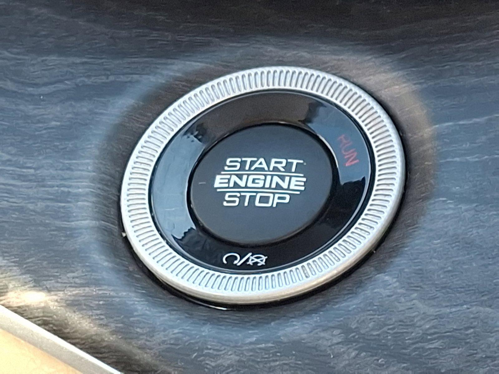 2022 Jeep Grand Cherokee Vehicle Photo in Trevose, PA 19053
